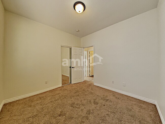 Building Photo - 4740 Sweeping Glen St