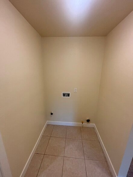 Building Photo - 213 W 82nd St