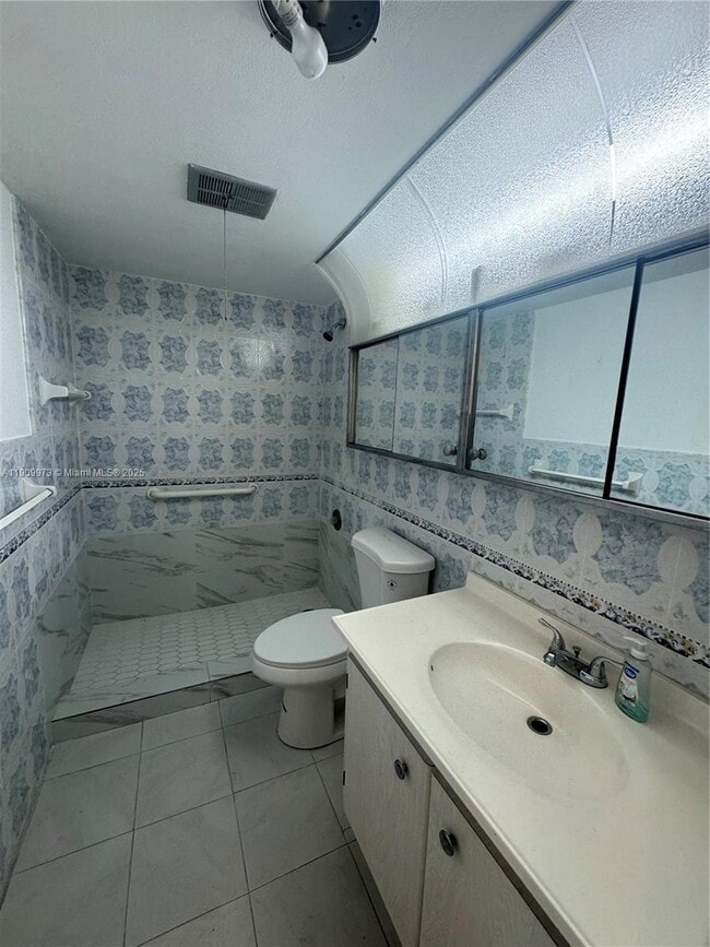 Building Photo - 20120 NE 2nd Ave