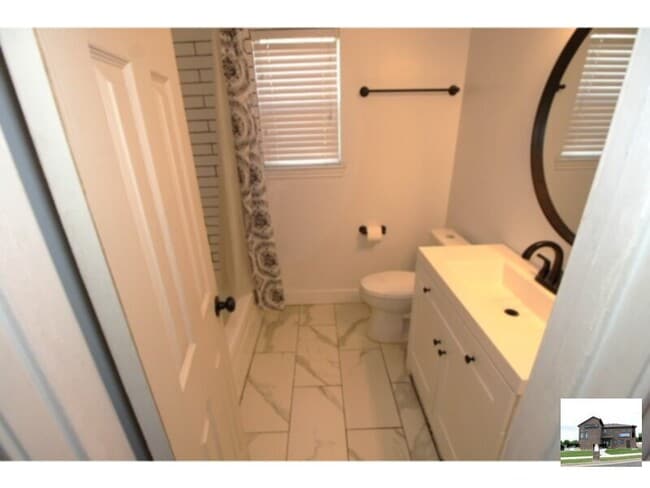 Building Photo - 905 N 19th St