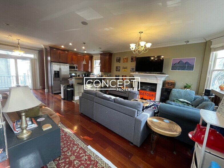 Building Photo - 15 Eldora St