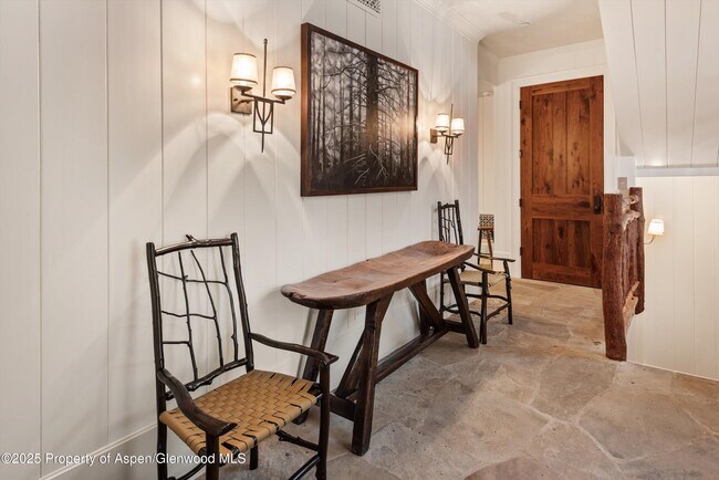 Building Photo - 304 S Garmisch St