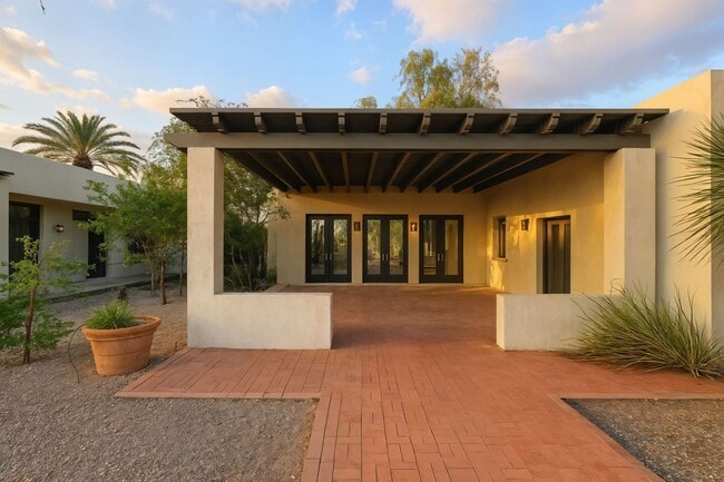 Building Photo - Elegant 3-Bedroom Home in Historic Tucson