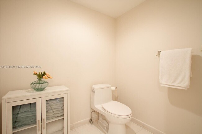Building Photo - 181 Crandon Blvd