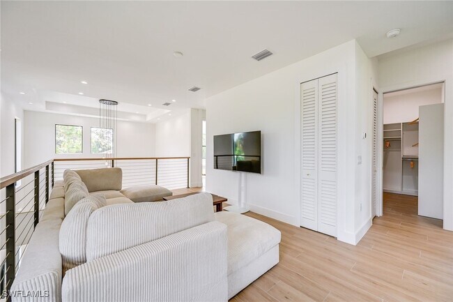 Building Photo - 3384 Canal St