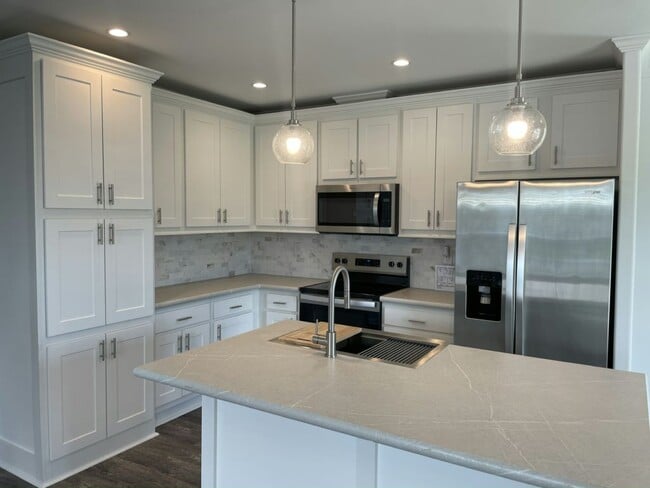 Building Photo - 34669 Ballyhoo Dr