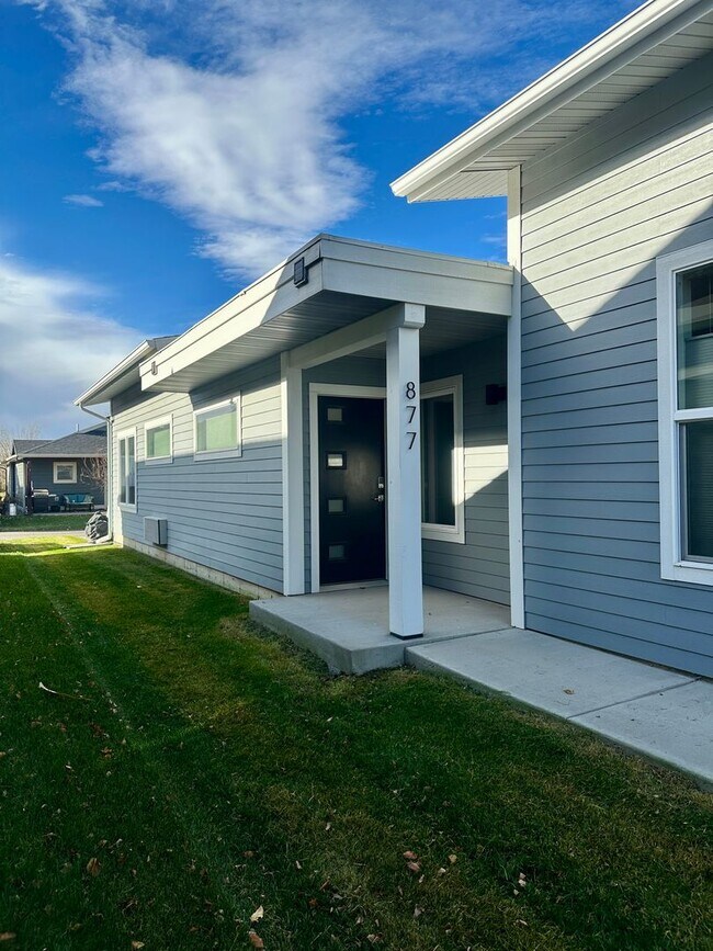 Building Photo - 877-879 S Cottonwood Rd