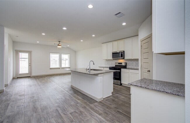 Building Photo - 10602 Great Basin Dr