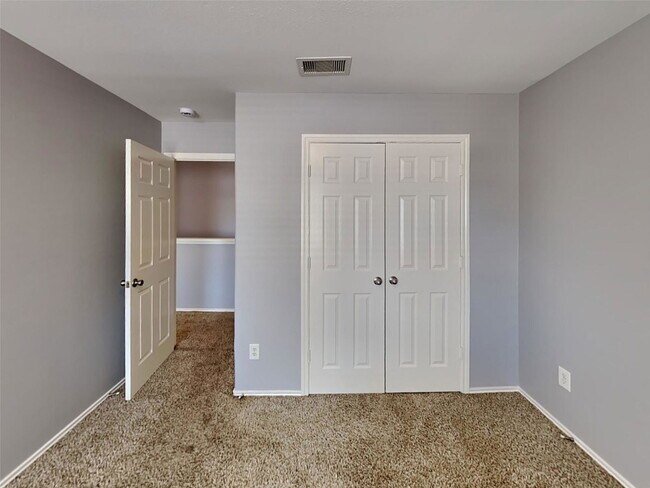 Building Photo - 2203 Shady Birch Dr