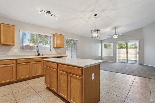 Building Photo - Nice 3 bedroom 2 bath
