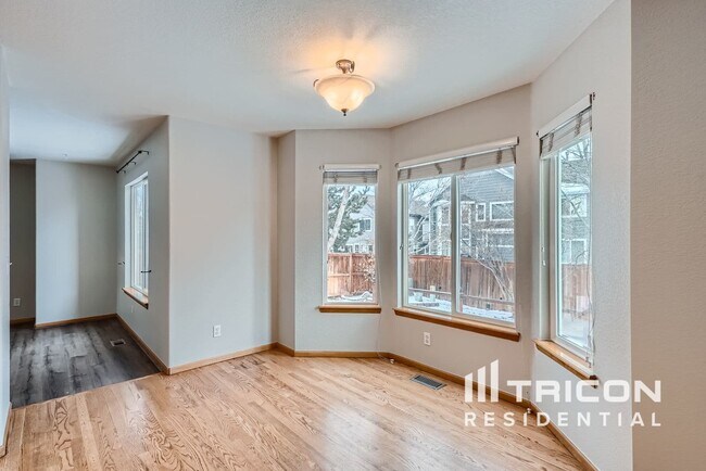 Building Photo - 5140 S Meadow Lark Dr