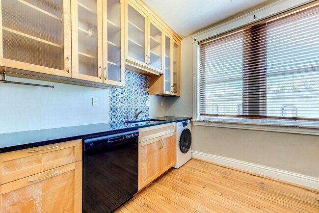 Building Photo - OPPORTUNITY KNOCKS 3 BED 1 BATH 1,400 SF ±...