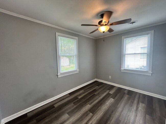 Building Photo - 1906 Wakefield Ave