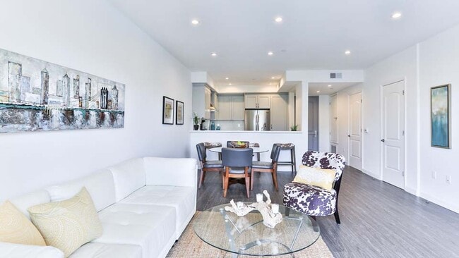 Building Photo - 4354 Teesdale Ave