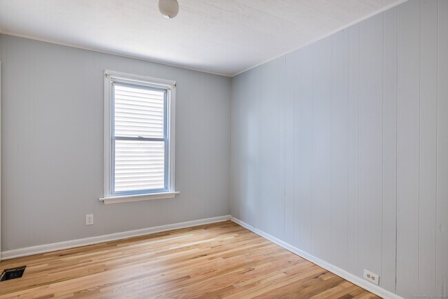 Building Photo - 668 Grand St
