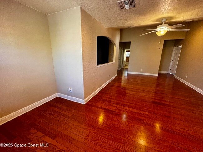 Building Photo - 1390 Isabella Dr