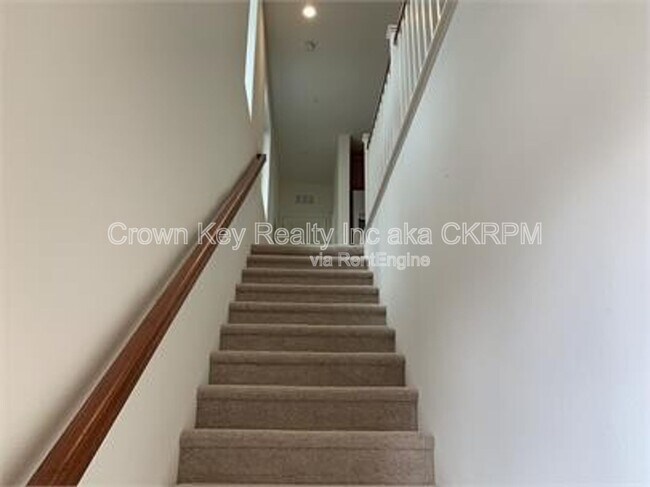 Building Photo - 473 Albertina Ave