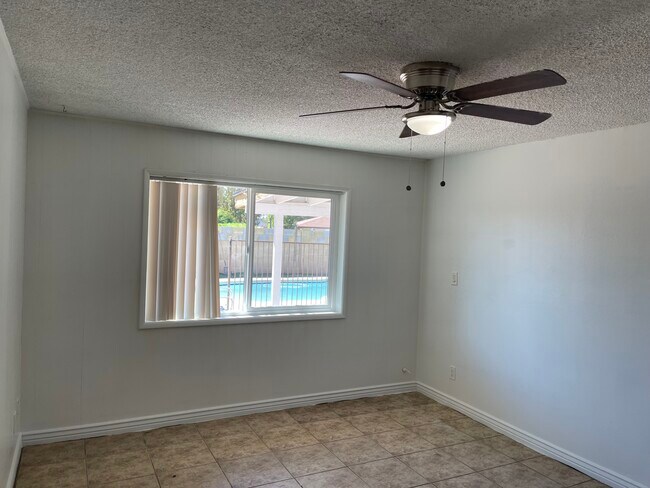 Building Photo - 3019 West Myrtle Ave