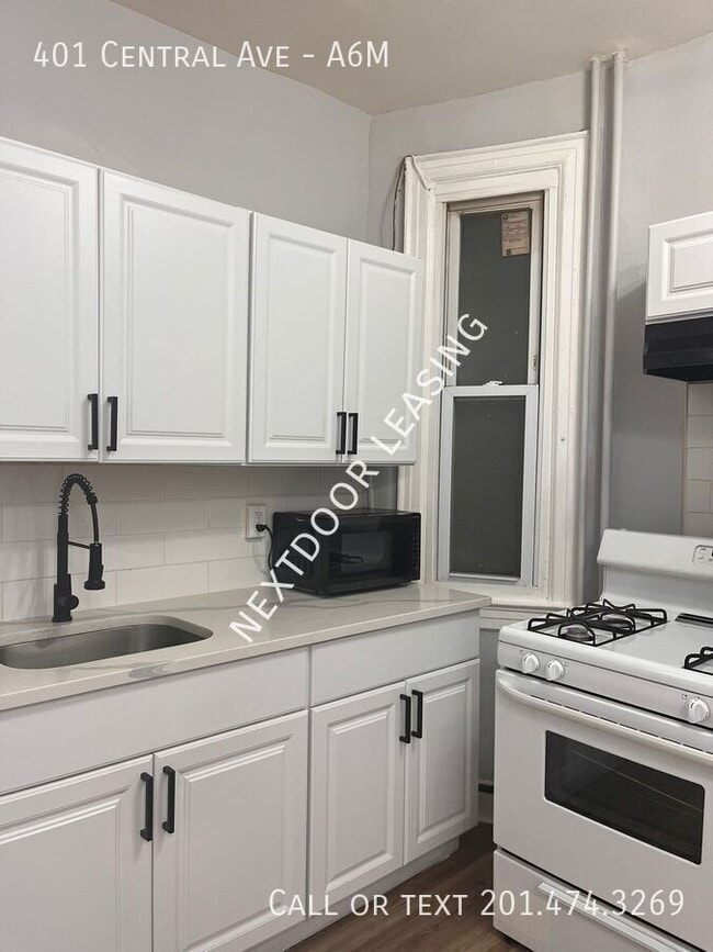 Building Photo - 401 Central Ave