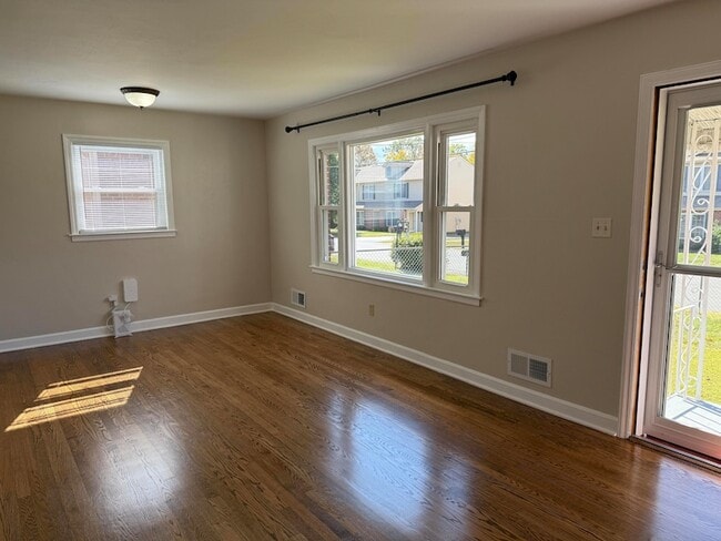 Building Photo - 222 Ross St