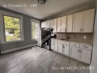 Building Photo - 44 Stegman St