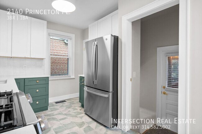 Building Photo - 2140 Princeton Pl