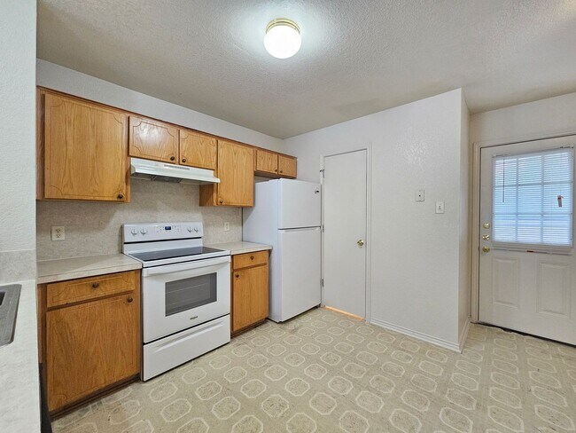 Building Photo - 4501 Deek Dr
