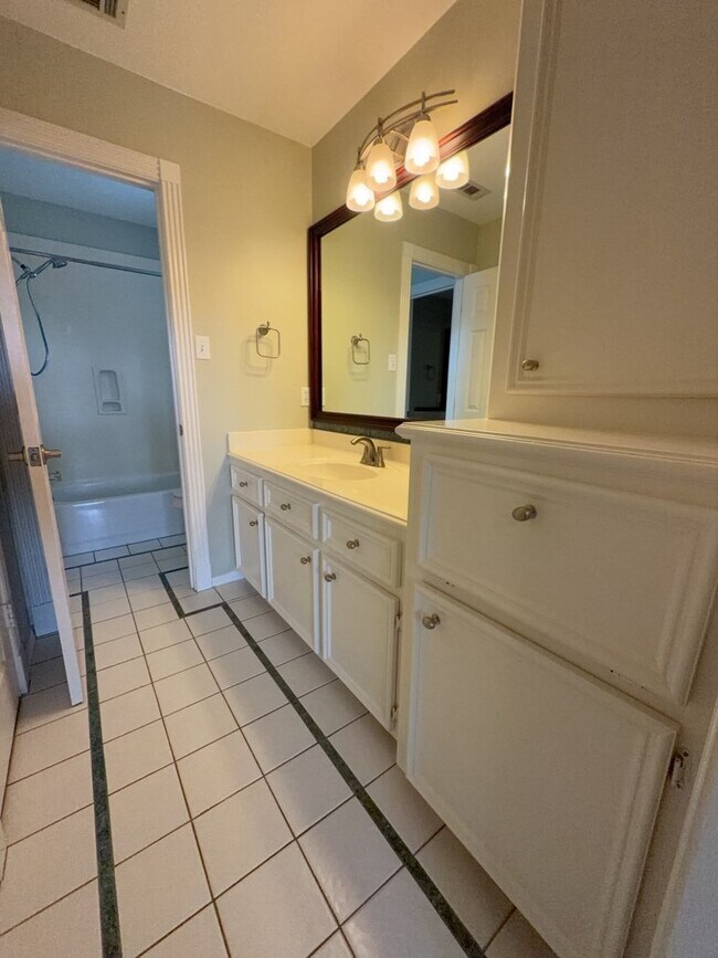 Building Photo - 16410 Emilia Ct