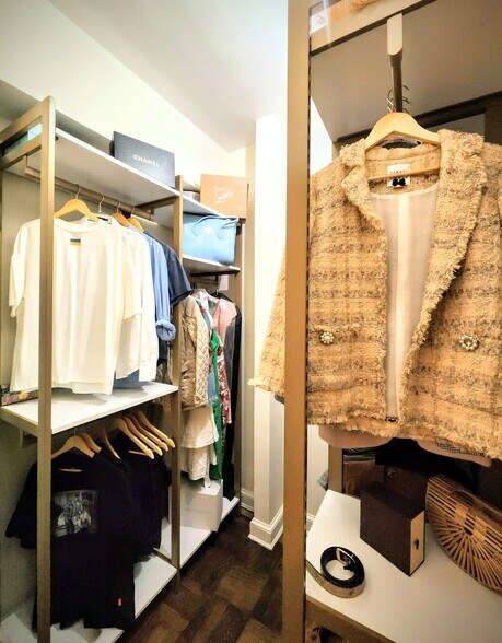 More Walk-In Closet - 2515 K St NW