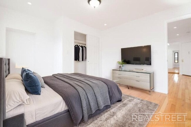 Floorplan - 168 7th Ave