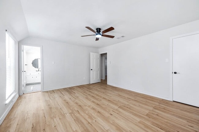 Building Photo - 3511 Tree Ln