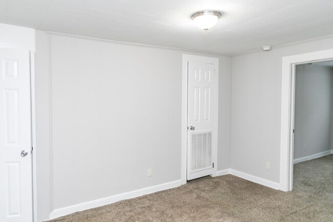 Building Photo - 508 Robbins Ave NW