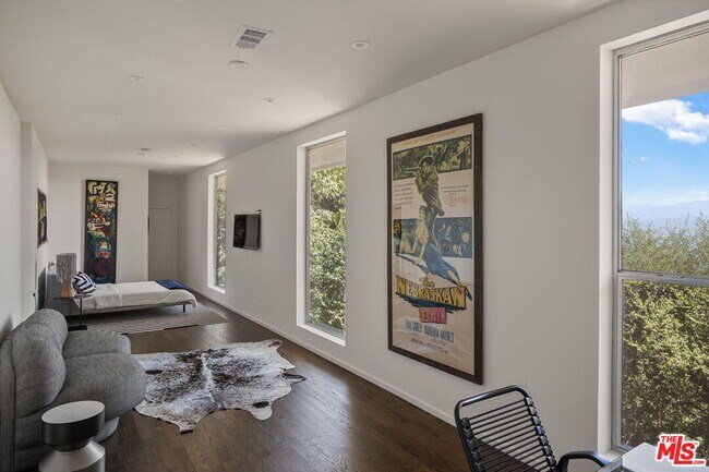 Building Photo - 7819 Torreyson Dr