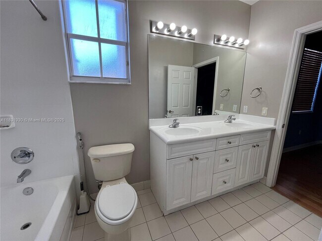 Building Photo - 9140 SW 153rd Ave