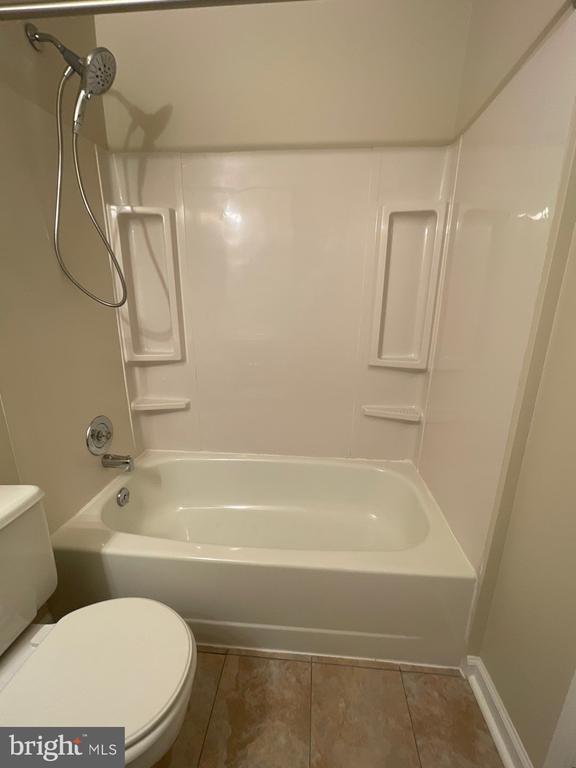 Building Photo - 5863 Rowanberry Dr