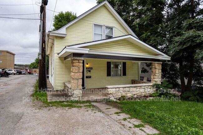 Building Photo - 1111 W 44th St