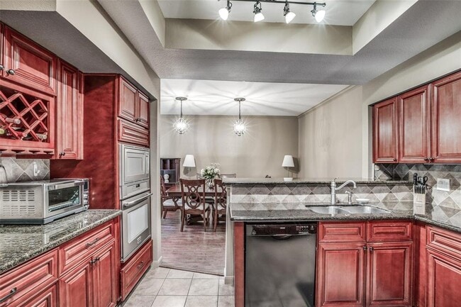 Building Photo - 246 Litchfield Ln