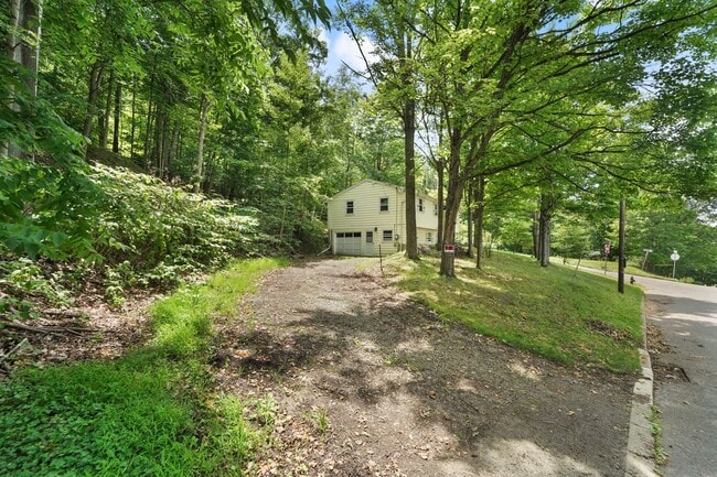 Building Photo - 40 Grand St