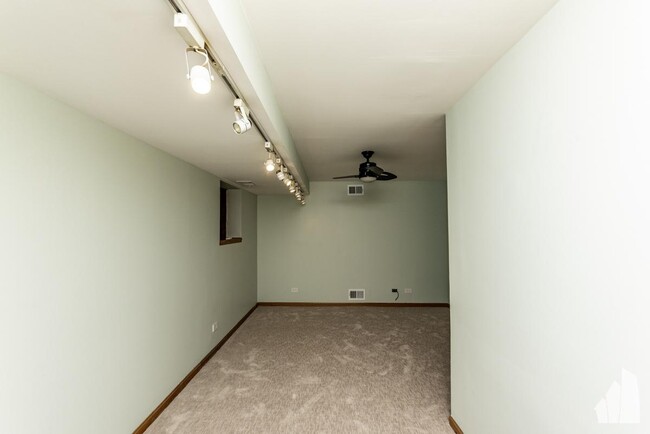 Building Photo - 2 bedroom in Chicago IL 60640