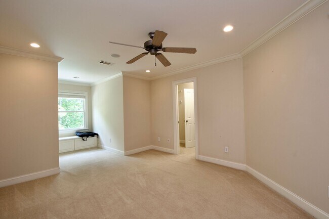 Building Photo - Executive Golf Course Rental in Moores Mil...