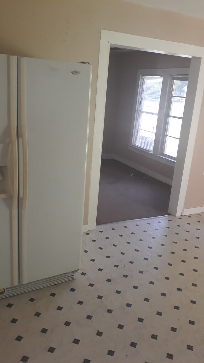 Building Photo - 223 Hood St