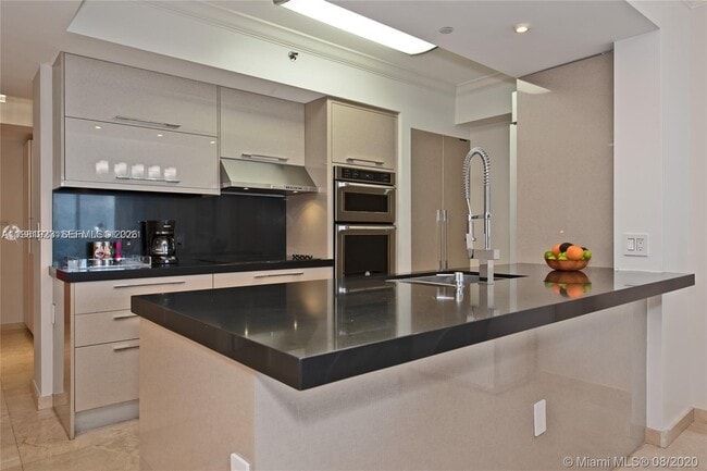 Building Photo - 1830 S Ocean Dr