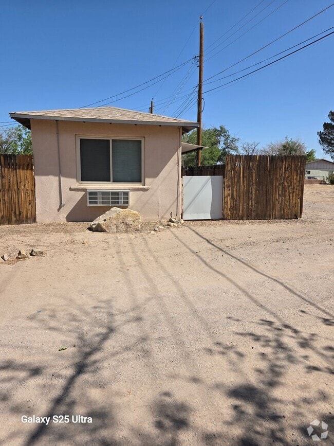 Building Photo - Small Studio Home for Rent