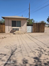 Building Photo - Small Studio Home for Rent