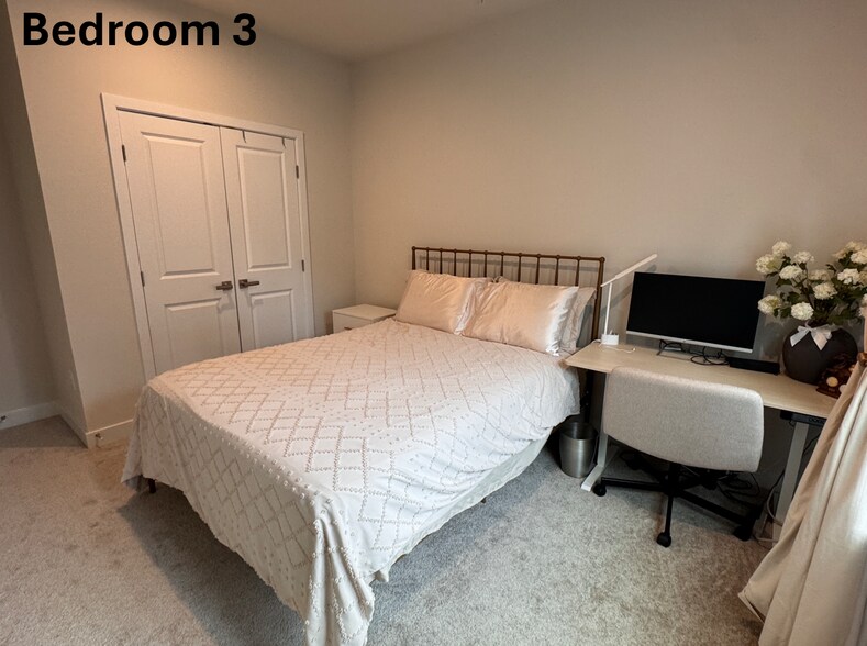 Bedroom 3 - 7868 Blackbriar Way