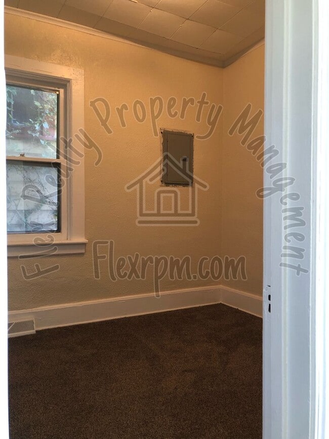 Building Photo - ***HALF OFF 1ST MONTH RENT***