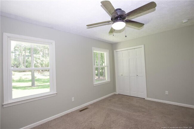 Building Photo - 906 N Glenwood Trail