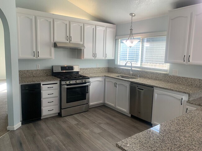 Building Photo - Beautifully Maintained Fairfield Home is A...