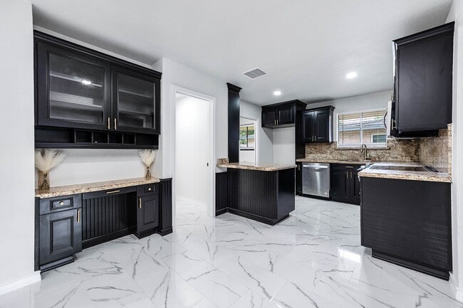 Building Photo - 1610 Richvale Ln