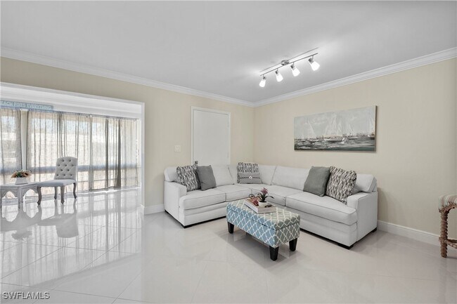 Building Photo - 2100 Gulf Shore Blvd N